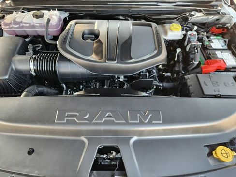 Used 2025 RAM 1500 Big Horn AWD/4WD image 31