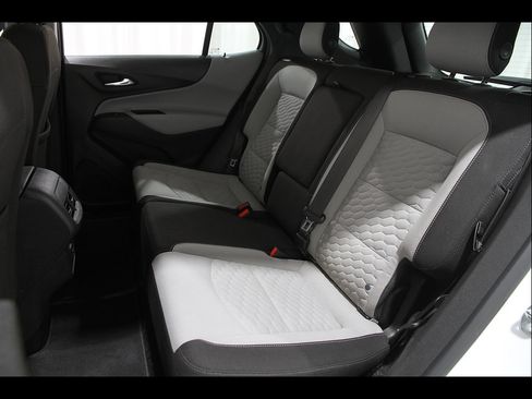Used 2020 Chevrolet Equinox LS FWD image 18