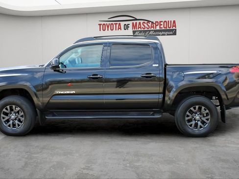 Used 2022 Toyota Tacoma SR5 AWD/4WD image 26