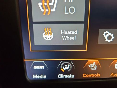 Used 2021 Jeep Renegade Latitude w/ Luxury Group I image 47