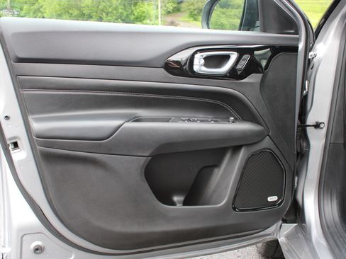 Used 2023 Jeep Compass High Altitude AWD/4WD image 12