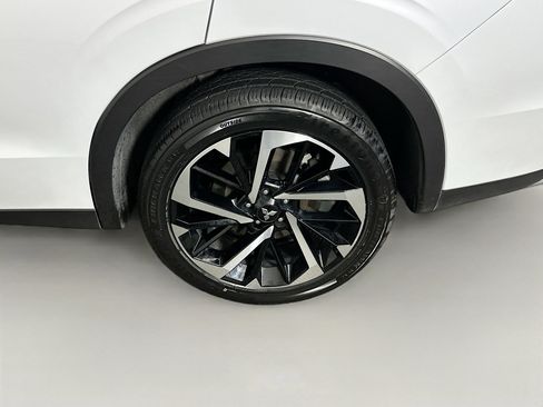 Used 2024 Mitsubishi Outlander SE image 11