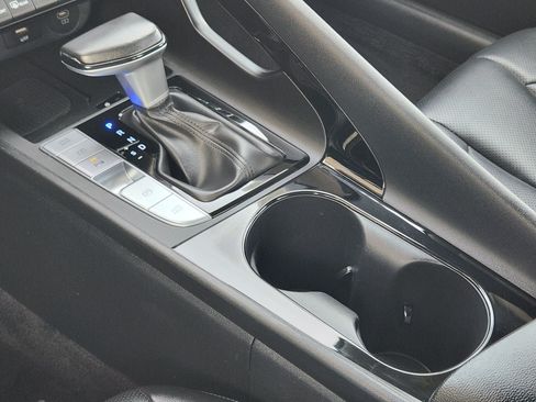 Used 2024 Hyundai Elantra Limited FWD image 19