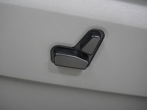 Used 2010 Chrysler Town & Country Touring image 16