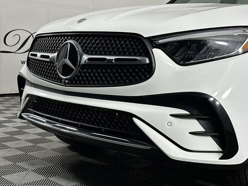 Used 2025 Mercedes-Benz GLC 350e 4MATIC w/ AMG Line image 32