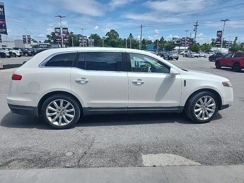 Used 2010 Lincoln MKT 2WD image 3