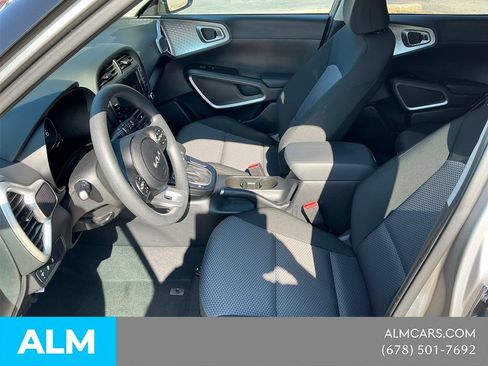 Used 2025 Kia Soul LX w/ LX Technology Package FWD image 13