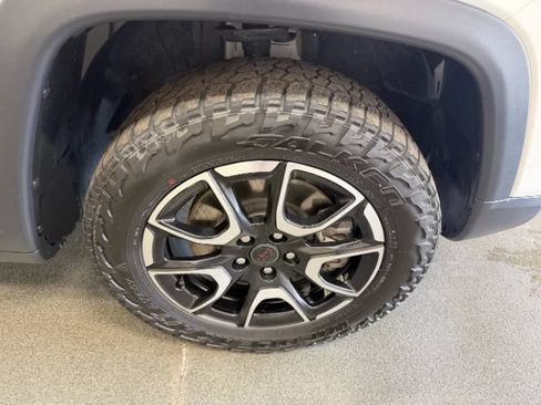 Used 2025 Jeep Compass Trailhawk AWD/4WD image 6