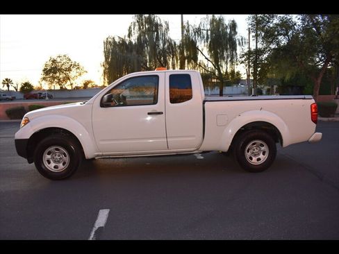 Used 2018 Nissan Frontier S image 4