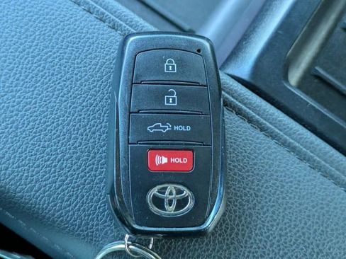 Used 2024 Toyota Tundra Limited AWD/4WD image 33