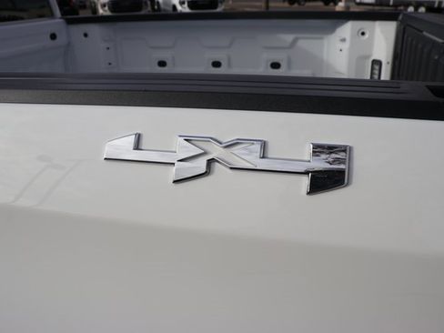 Used 2025 GMC Sierra 1500 SLT image 9