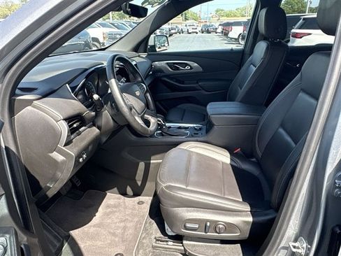 Certified 2023 Chevrolet Traverse LT w/ LT Premium Package AWD/4WD image 19