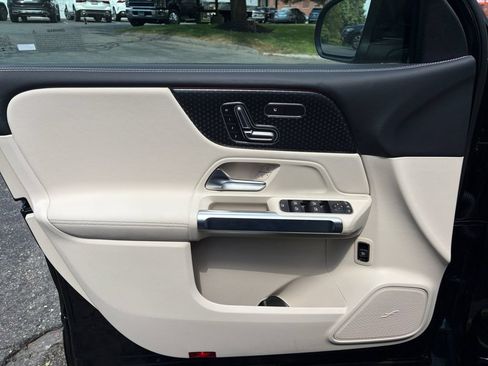 New 2026 Mercedes-Benz GLB 250 4MATIC image 17