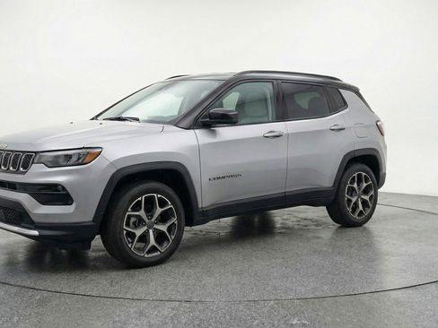 Used 2025 Jeep Compass Limited image 3