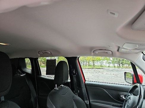 Used 2020 Jeep Renegade Altitude AWD/4WD image 13