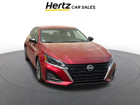 Used 2025 Nissan Altima 2.5 SV image 1