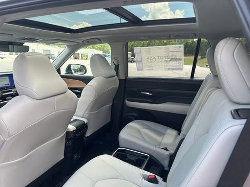 New 2026 Toyota Grand Highlander FWD image 18