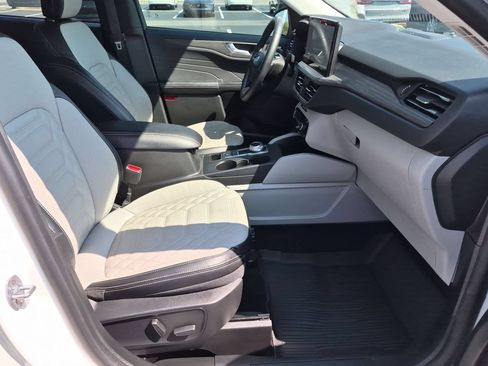 Used 2024 Ford Escape Platinum w/ Premium Technology Package AWD/4WD image 38