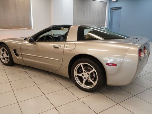 Used 2002 Chevrolet Corvette Coupe w/ Preferred Equipment Group1 RWD image 7