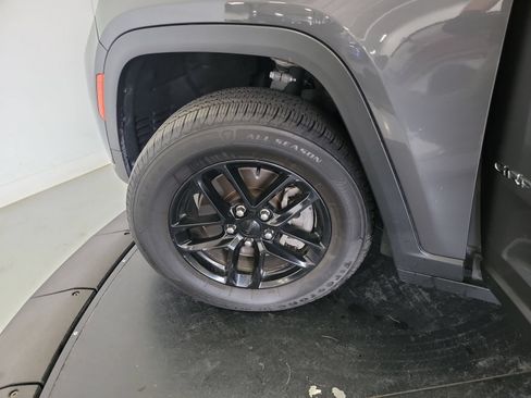 Used 2023 Jeep Grand Cherokee L Laredo AWD/4WD image 29