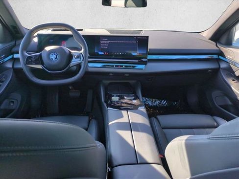 Used 2024 BMW i5 eDrive40i w/ M Sport Package RWD image 19