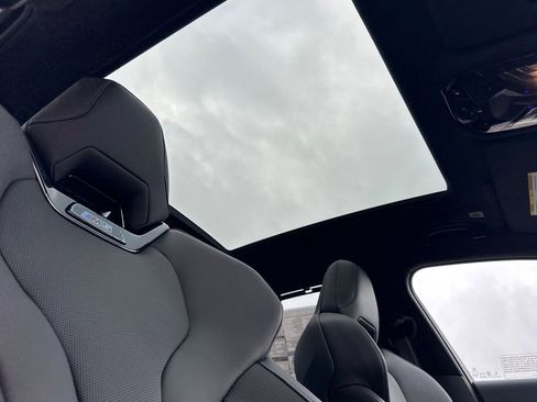 New 2026 BMW M5 w/ Executive Package AWD/4WD image 17