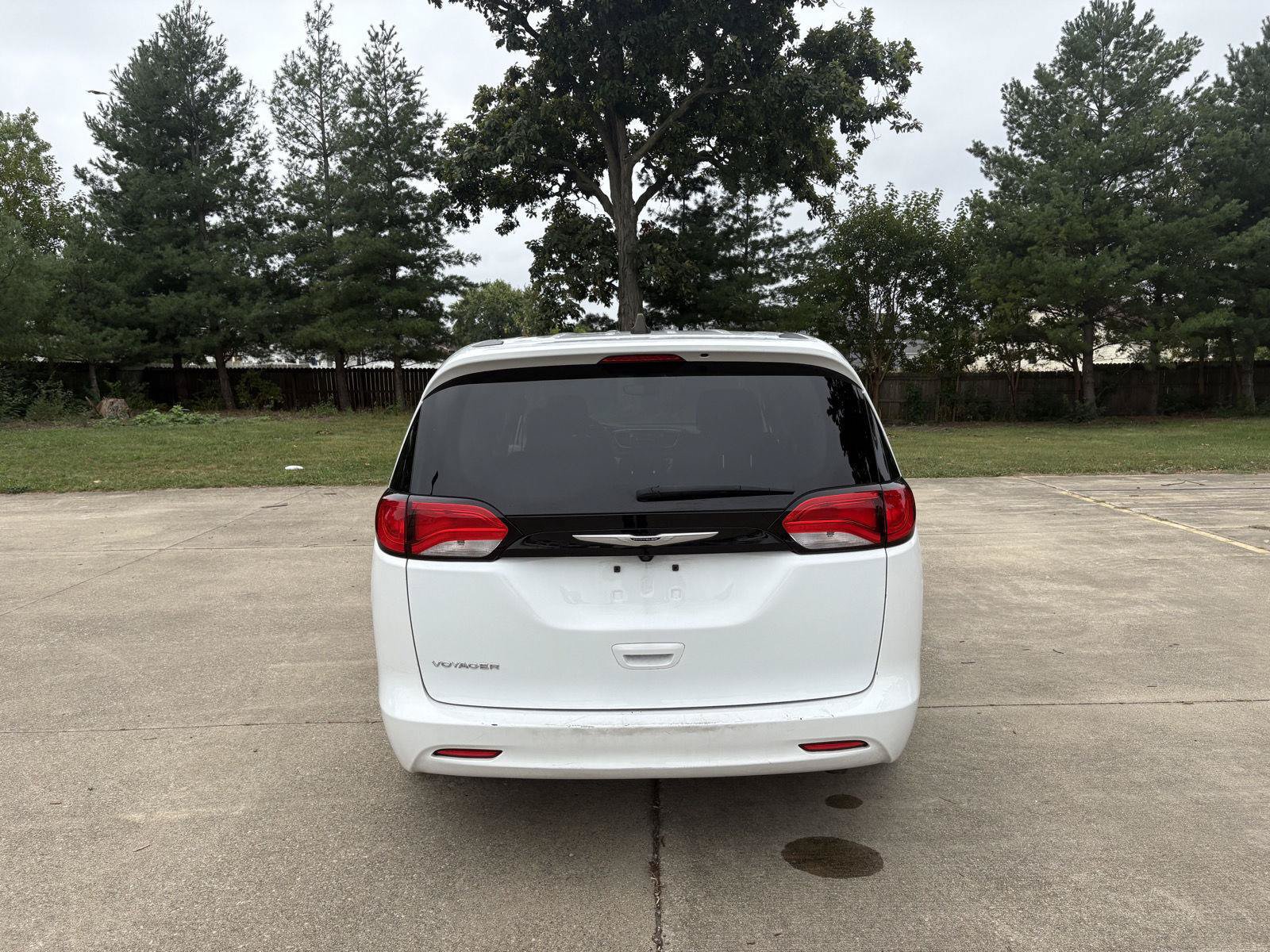 Used 2023 Chrysler Voyager LX FWD image 6