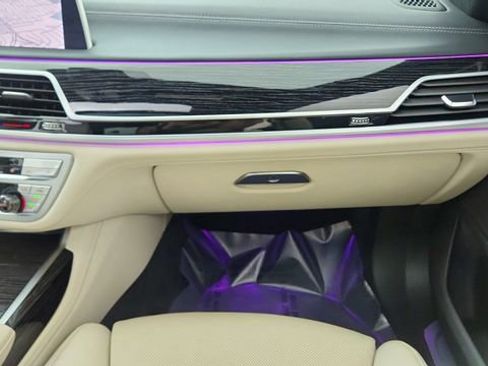 Used 2022 BMW 740i w/ M Sport Package image 36