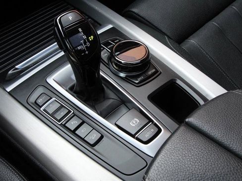 Used 2017 BMW X5 xDrive50i image 32