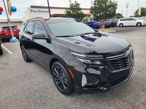 Used 2024 Chevrolet Equinox RS FWD image 2