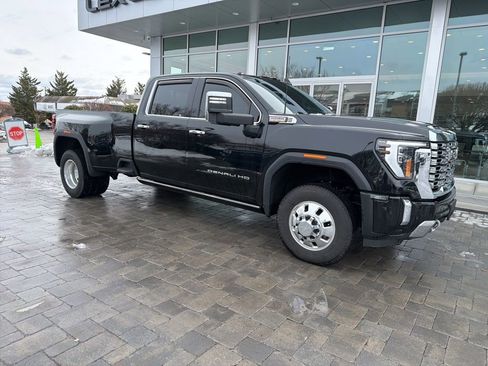Used 2024 GMC Sierra 3500 Denali w/ Denali Reserve Package image 4