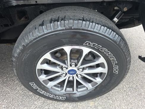 Used 2018 Ford F150 XLT w/ Equipment Group 302A Luxury image 6