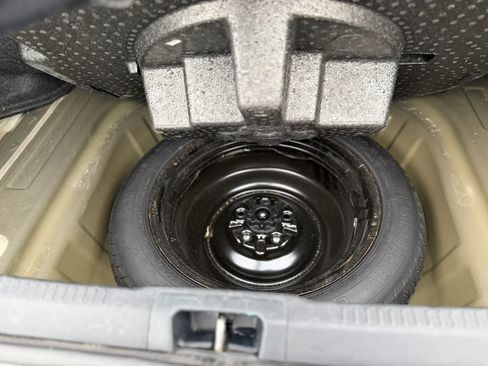 Used 2017 Toyota Camry XLE image 12