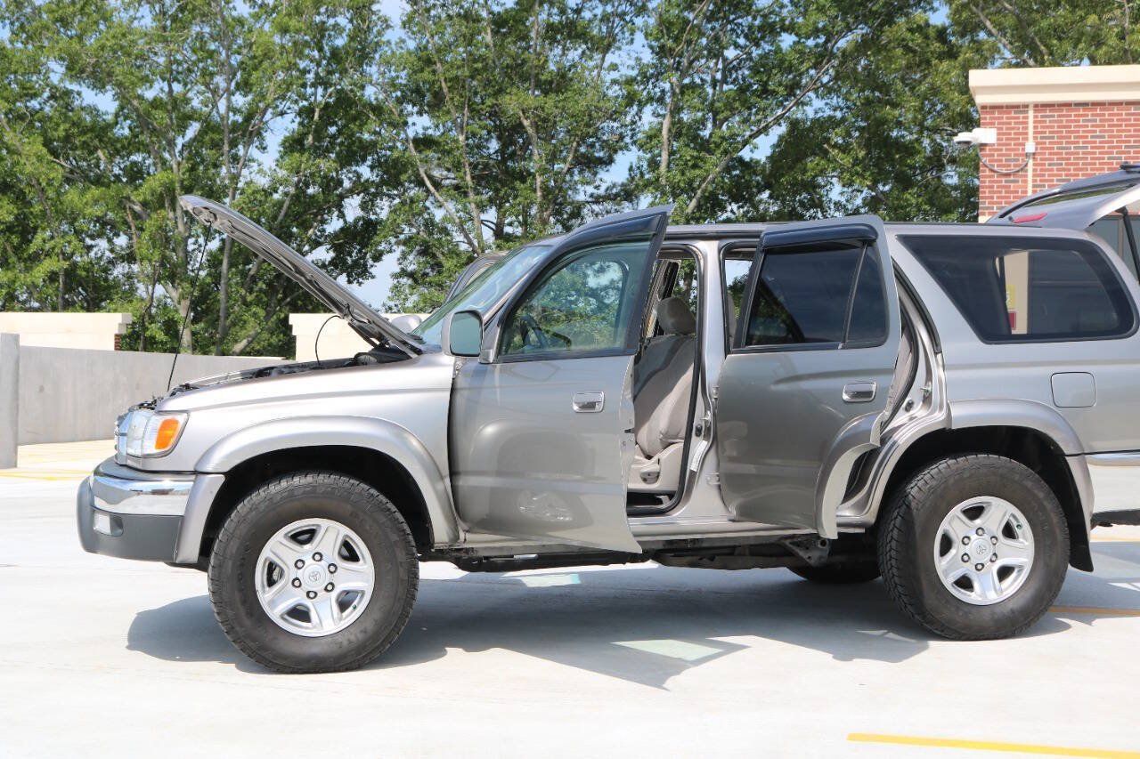 Used 2002 Toyota 4Runner SR5 AWD/4WD image 70