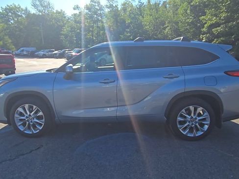 Used 2020 Toyota Highlander Limited AWD/4WD image 17