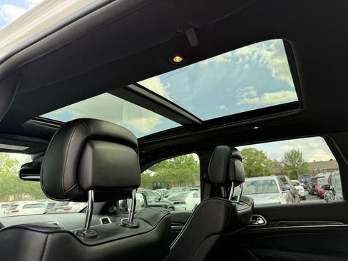 Used 2017 Jeep Grand Cherokee Overland image 18