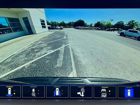 Used 2022 Chevrolet Tahoe High Country image 14