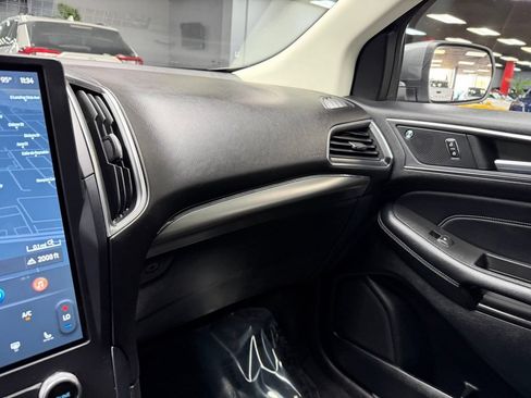 Used 2022 Ford Edge Titanium w/ Equipment Group 301A AWD/4WD image 27