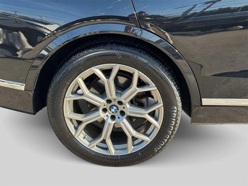 Used 2023 BMW X7 xDrive40i w/ Premium Package image 9