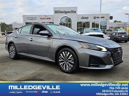 Used 2023 Nissan Altima 2.5 SV image 1