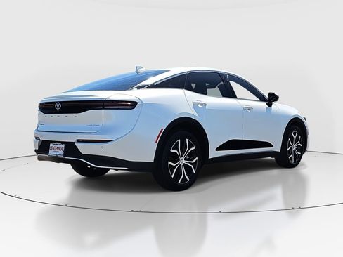 Used 2025 Toyota Crown Limited image 5