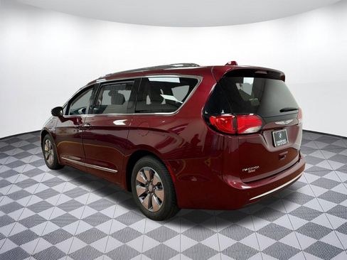 Used 2018 Chrysler Pacifica Limited w/ Advanced Safetytec Group image 3