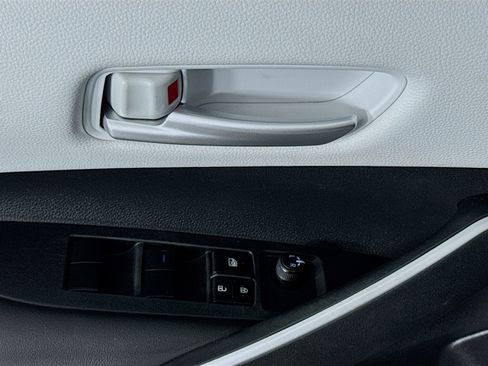 Used 2022 Toyota Corolla SE w/ SE Premium Package FWD image 22
