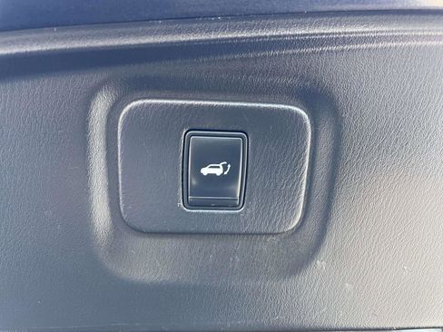 Used 2014 Nissan Pathfinder SL w/ Trailer Tow Package AWD/4WD image 9