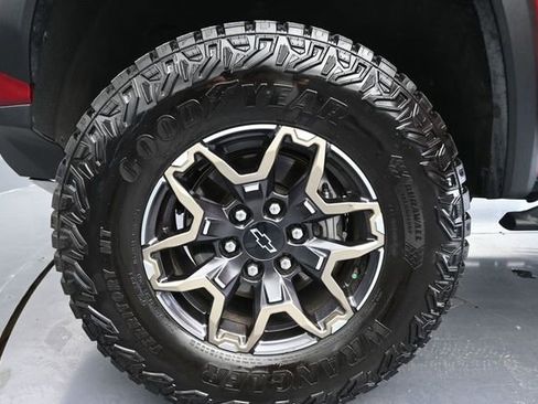 Used 2024 Chevrolet Colorado ZR2 w/ ZR2 Convenience Package III AWD/4WD image 26