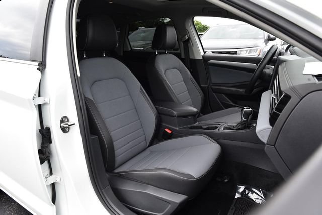Used 2025 Volkswagen Jetta SE FWD image 21