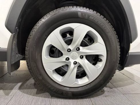 Used 2022 Toyota RAV4 LE AWD/4WD image 25