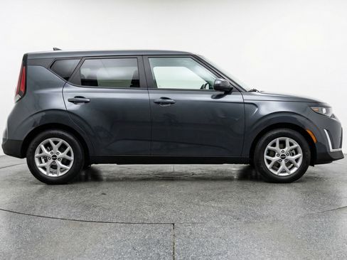 Used 2025 Kia Soul LX w/ LX Technology Package image 11