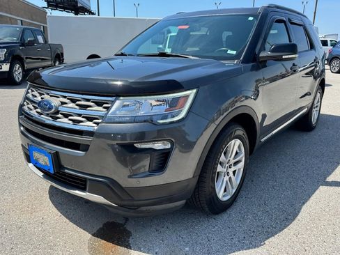Used 2018 Ford Explorer XLT w/ Equipment Group 202A FWD image 8