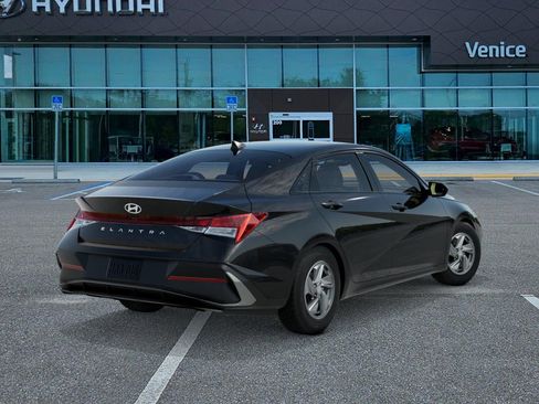 New 2026 Hyundai Elantra SE FWD image 4